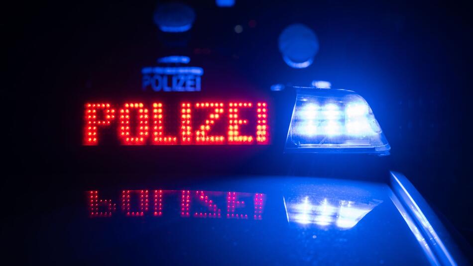 Großrazzia: Rechtsextremer Veranstalter bei Treffen vermutet