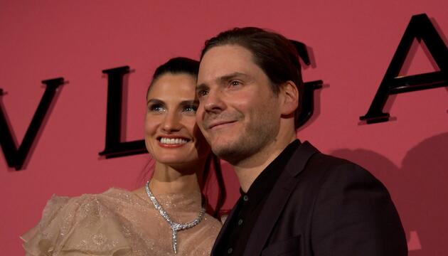 KORREKTUR! Daniel Brühl teilt seltenes Familienfoto zum 47. Geburtstag