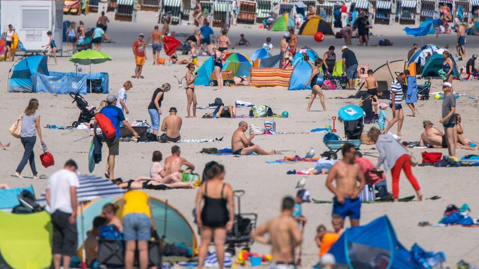 Deutsche planen trotz Corona Urlaub