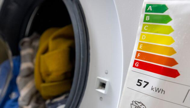 Energielabel an einer Waschmaschine