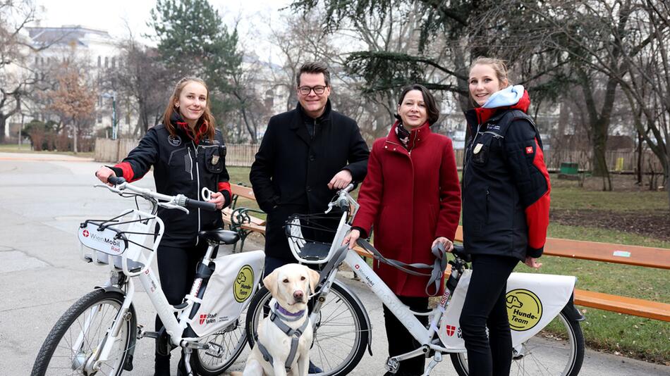 Das Hundeteam ist für Rat und Tat zur Stelle.