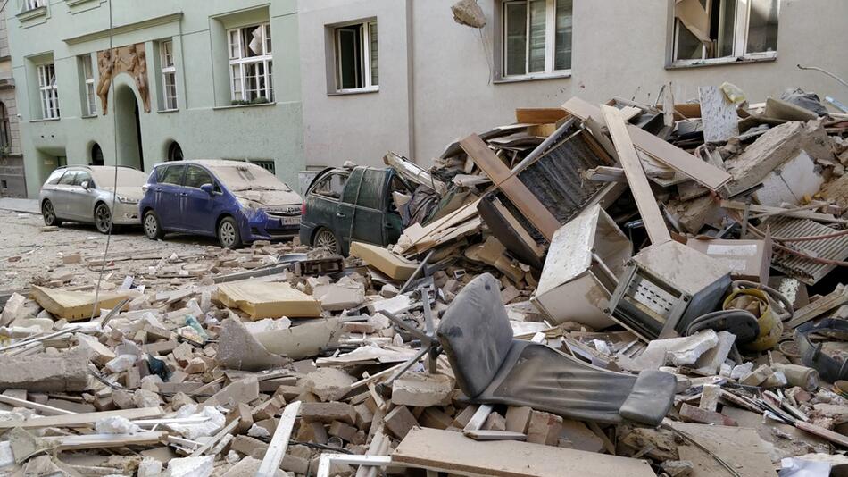 Mehrfamilienhaus in Wien nach Explosion teilweise eingestürzt