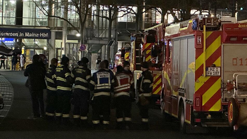 Hauptbahnhof Mainz laut Polizei gesperrt