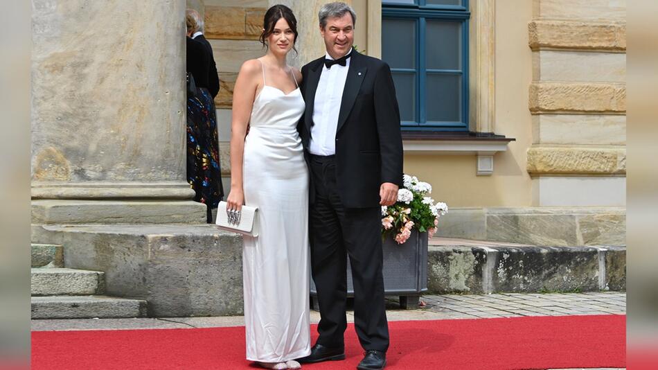 Gloria-Sophie Burkandt und Markus Söder in Bayreuth.