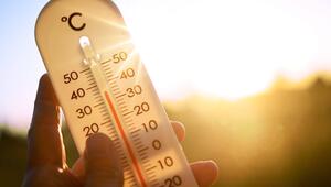 Thermometer im Gegenlicht zeigt hohe Temperaturen an