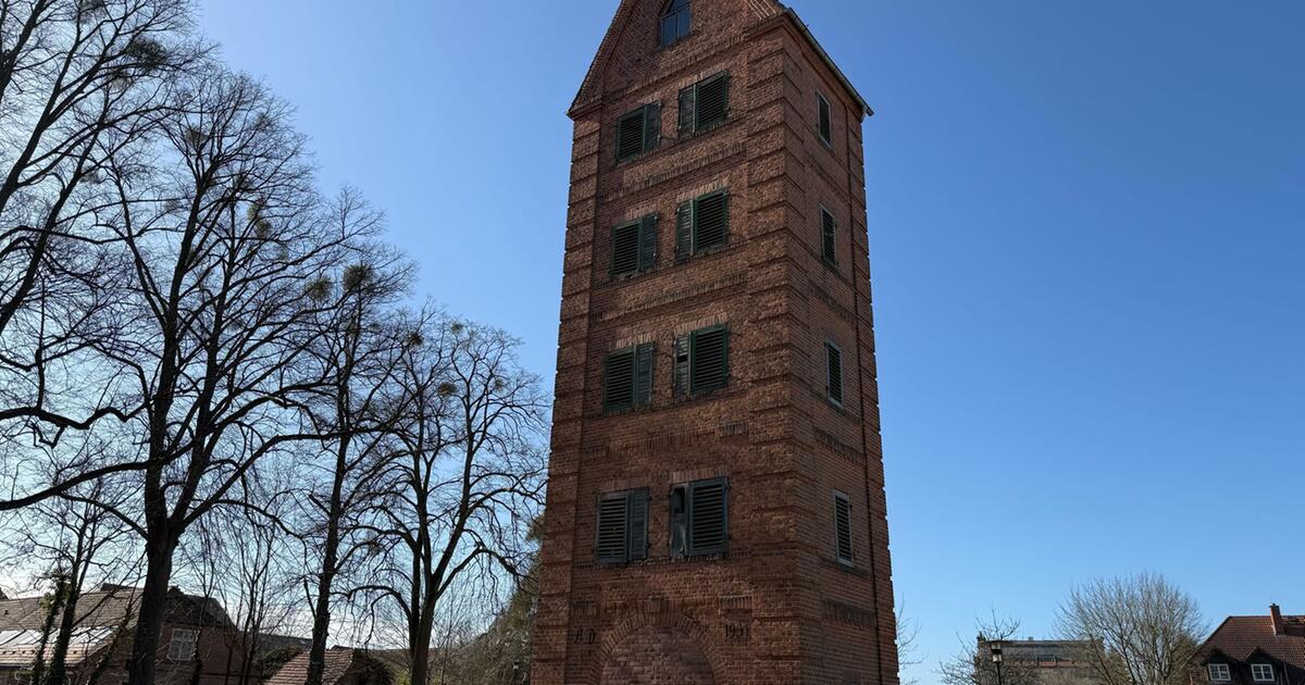 Feuerwehrturm und Hochsicherheitsgebäude in MV in Auktion