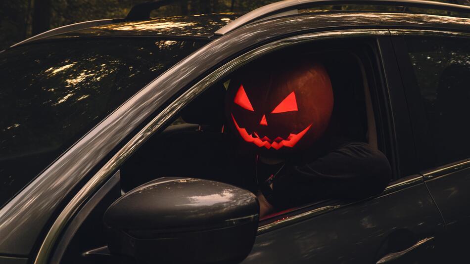 Mit Halloween-Kostüm am Steuer – das kann teuer werden