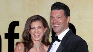 Im Mai 2025 posierten Sophia Schneiderhan und Michael Ballack bei der amfAR Gala in Cannes ...