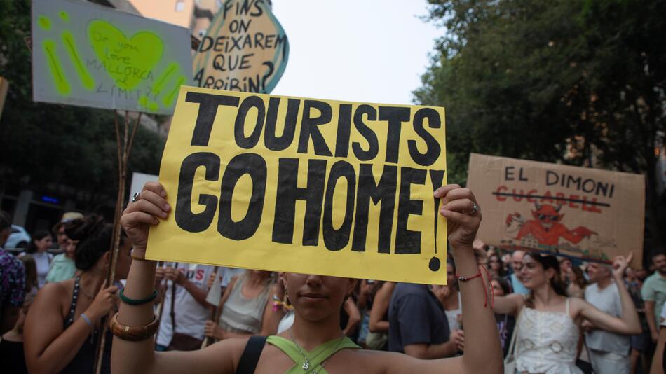 Tausende protestieren gegen Massentourismus auf Mallorca