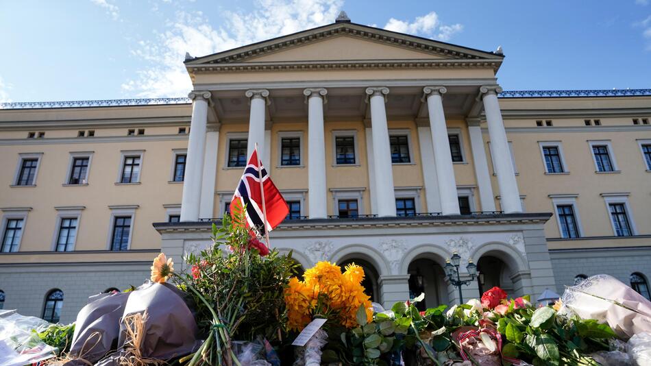 Ein Land bangt um seinen König – Familie eilt ans Krankenbett
