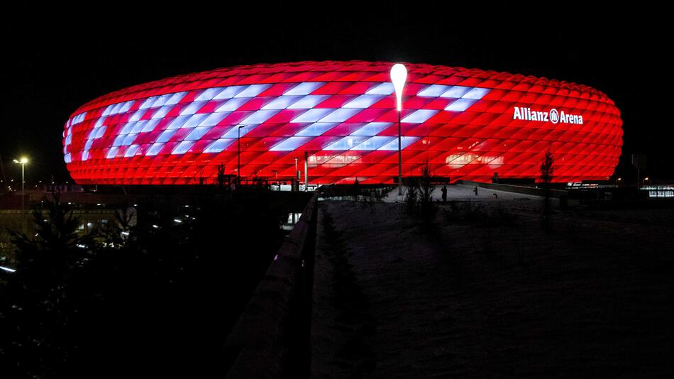 Mit "Danke Franz" erinnert der FC Bayern an der Allianz Arena an Franz Beckenbauer