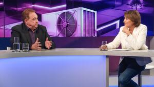 Oliver Kalkofe (Comedian und Schauspieler) und Sandra Maischberger im Gespr&Atilde;&curren;ch.