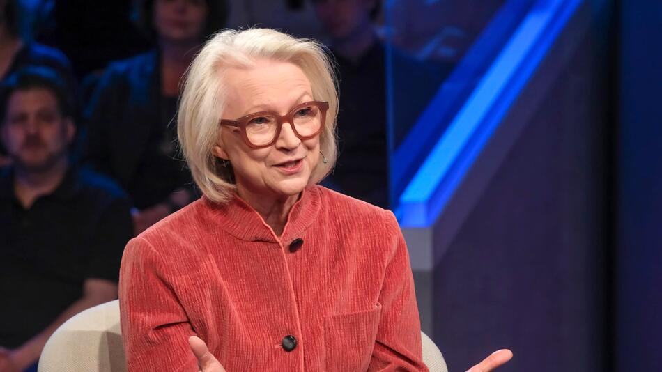 Wirtschaftsweise verteidigt umstrittene Spritpreis-Aussage