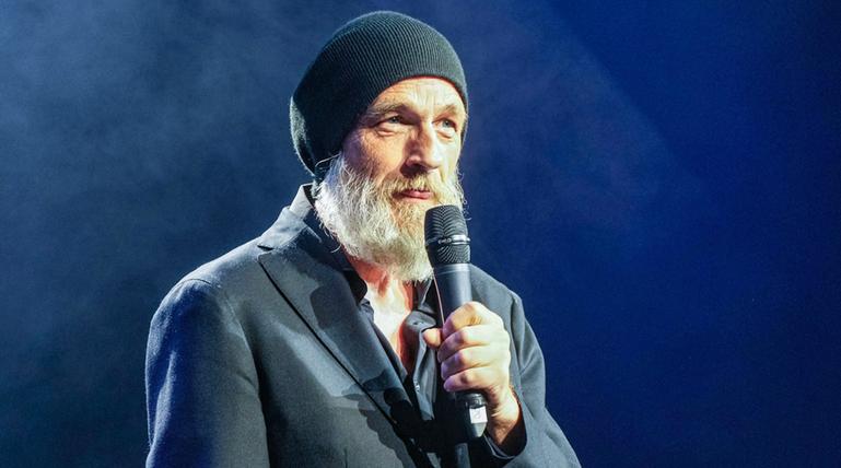 Torsten Sträter im September 2026 auf der Bühne.