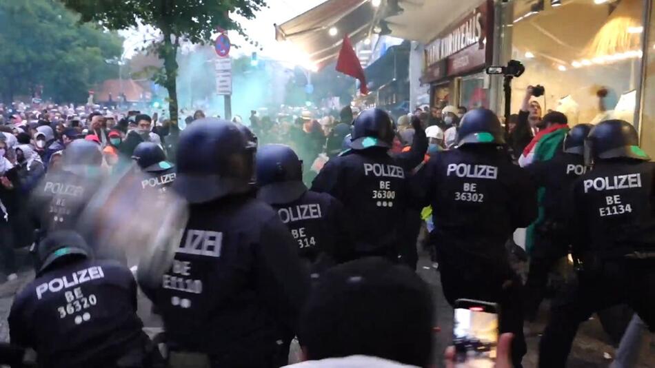 Berlin: Pro-Palästina-Demo eskaliert - Stein- und Flaschenwürfe