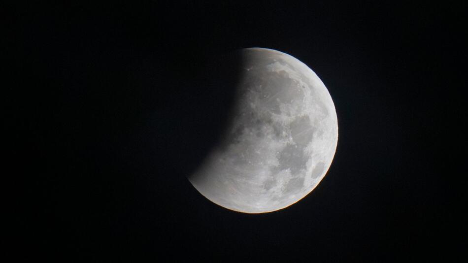 Partielle Mondfinsternis über Deutschland am Morgenhimmel sichtbar