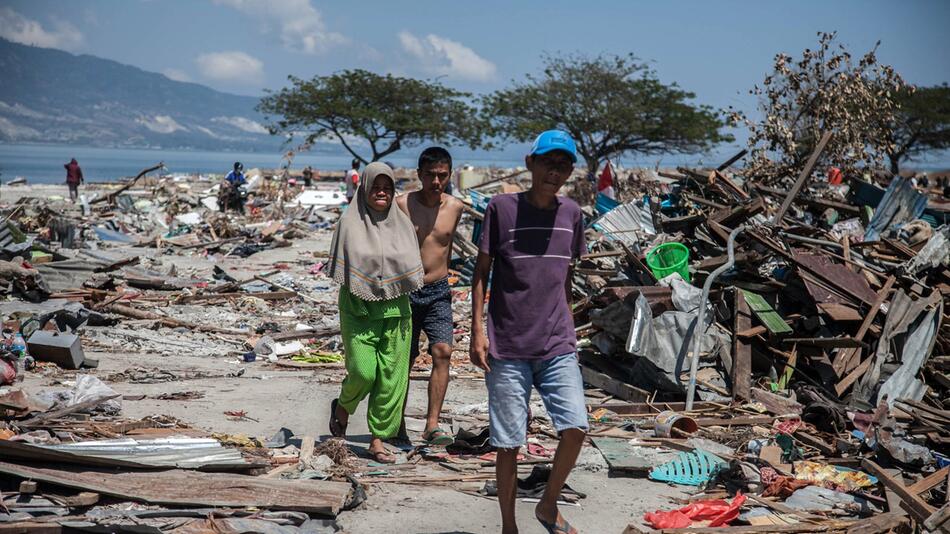 Nach Erdbeben und Tsunami in Indonesien