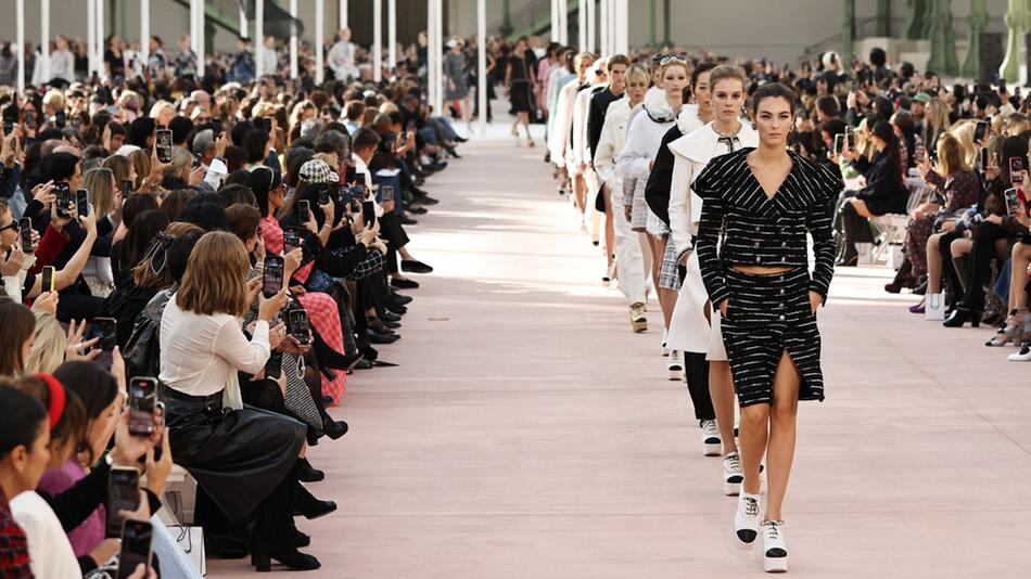 Die Chanel-Show war wie immer eines der Highlights der Fashion Week in Paris: Diese Trends vom ...