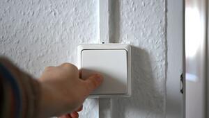 Stromkosten – Lichtschalter im Haushalt