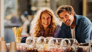 "Eine Wingwoman verliebt sich nicht": Caro Sander (Chiara Schoras, l.) und Marc Ahmadi (Tom ...