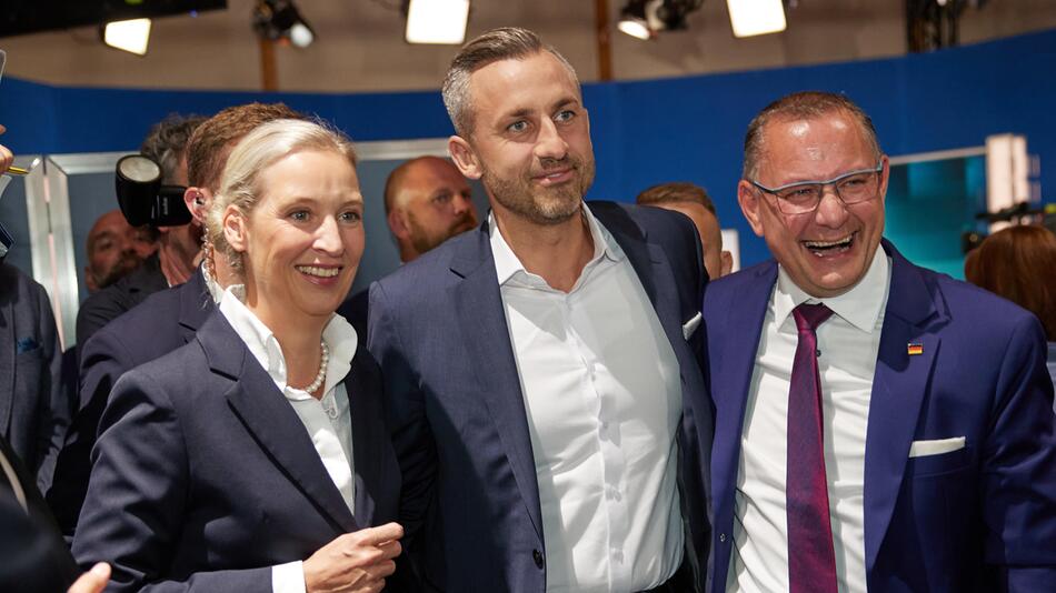 Laut Hochrechnungen: AfD in Sachsen-Anhalt klar vor CDU – Zittern um Mehrheiten