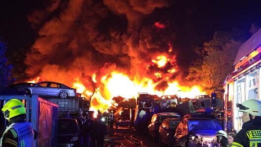 Großbrand in Recyclingfirma