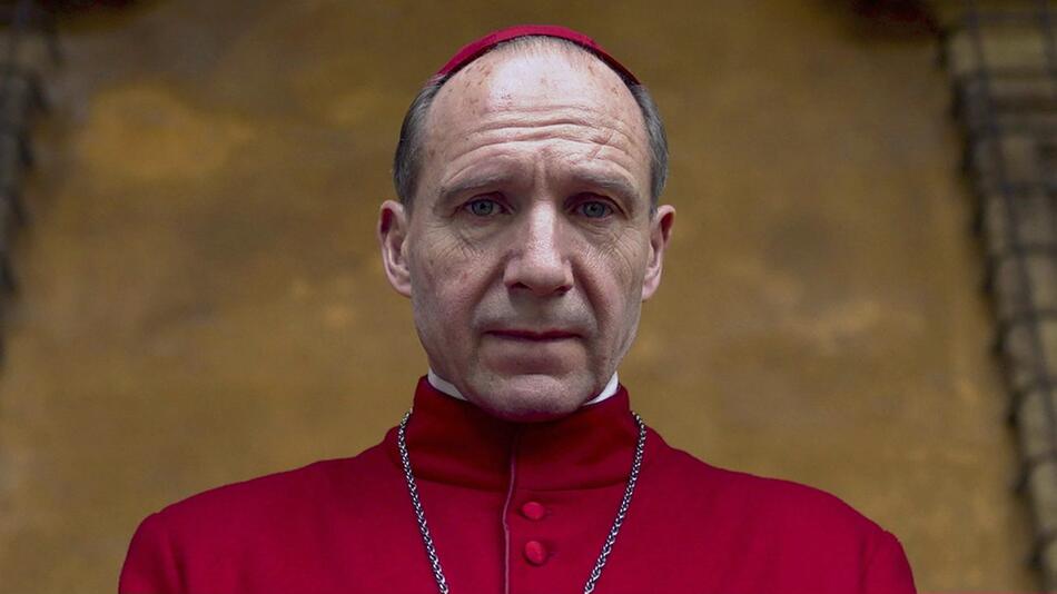 Ralph Fiennes als Kardinal Lawrence in "Konklave".