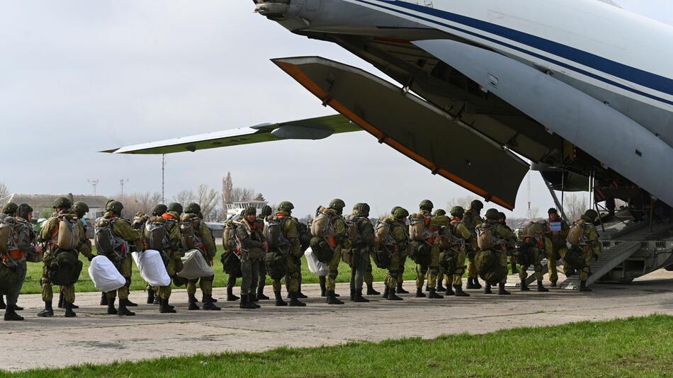 Vor Nato-Treffen: Ukraine warnt vor Einmarsch russischer Soldaten
