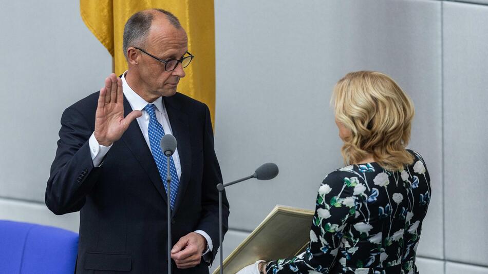 Das Jahr nach der Kanzlerwahl: Koalition in schwerem Fahrwasser