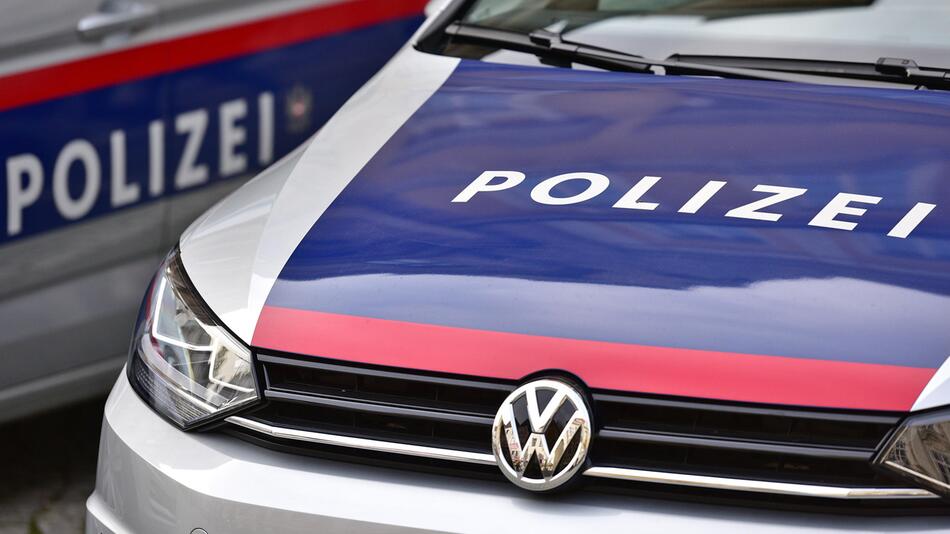 Mann soll Ehefrau betäubt und Männern zur Vergewaltigung überlassen haben
