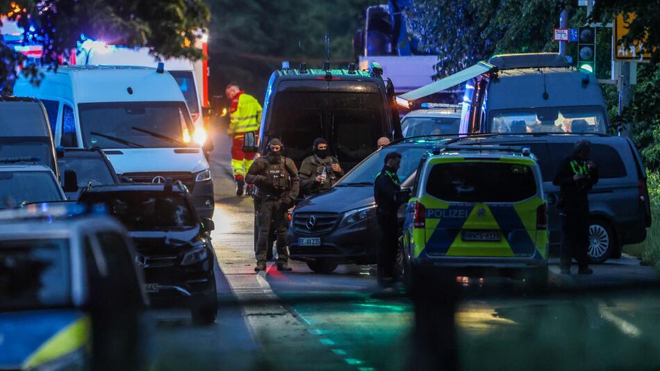 Mann in Dortmund schießt auf Polizisten und verschanzt sich mit Kindern
