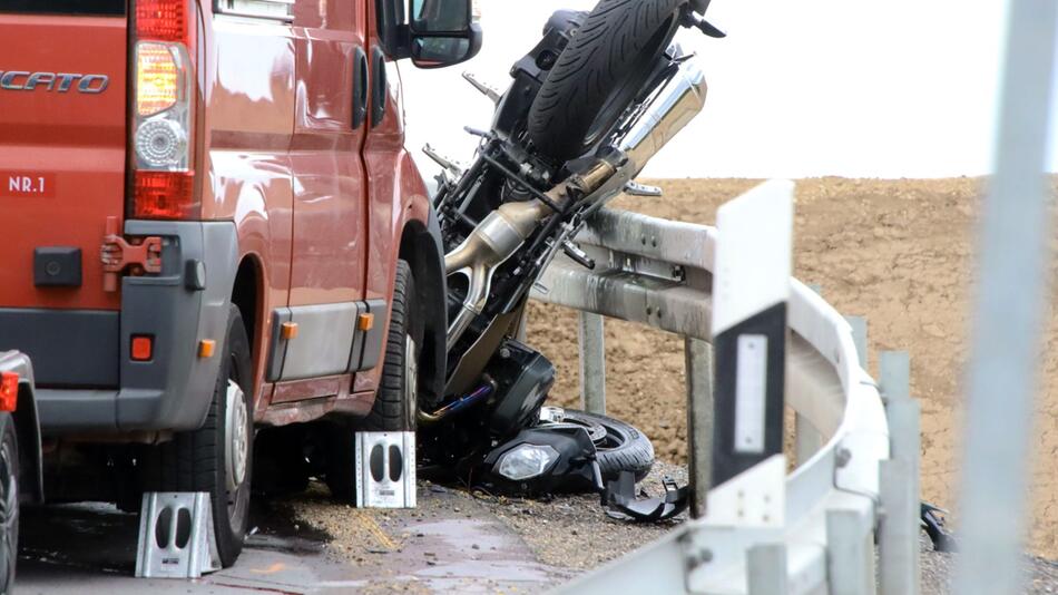 Vater und Sohn sterben bei Motorradunfall