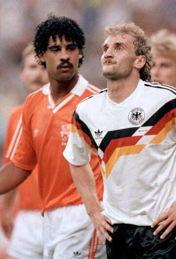 Frank Rijkaard spuckt Rudi Völler im Achtelfinale der WM an