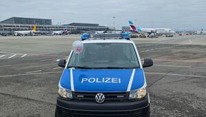 Polizei fängt Luftballon am Flughafen ab