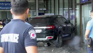 SUV rast in Flughafen-Eingang: Zwei Tote und mehrere Verletze in Manila