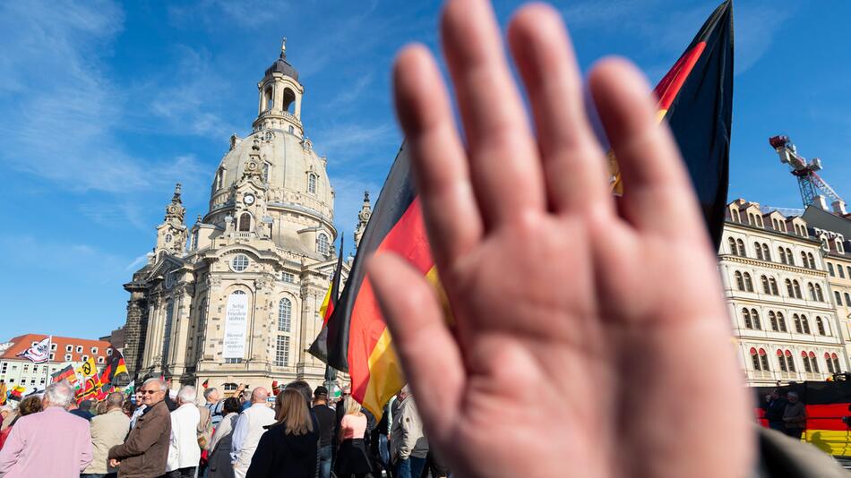 Protest gegen Pegida formiert sich in Dresden