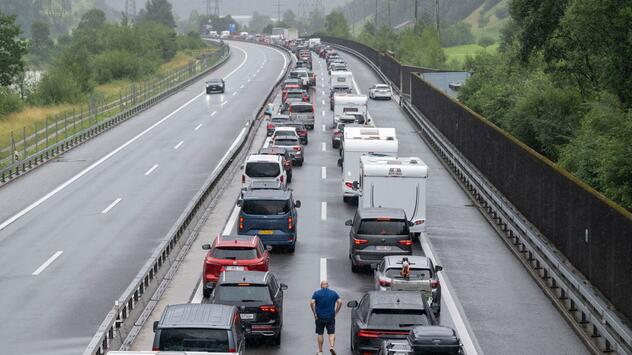 Im Kanton Uri staut sich der Verkehr vorm Gotthard