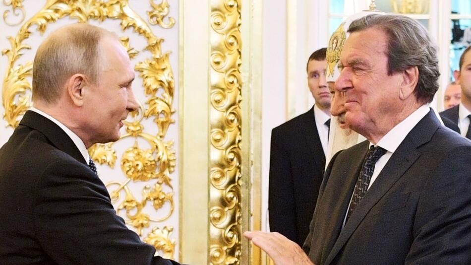 Putin bringt Altkanzler Schröder als Vermittler ins Gespräch
