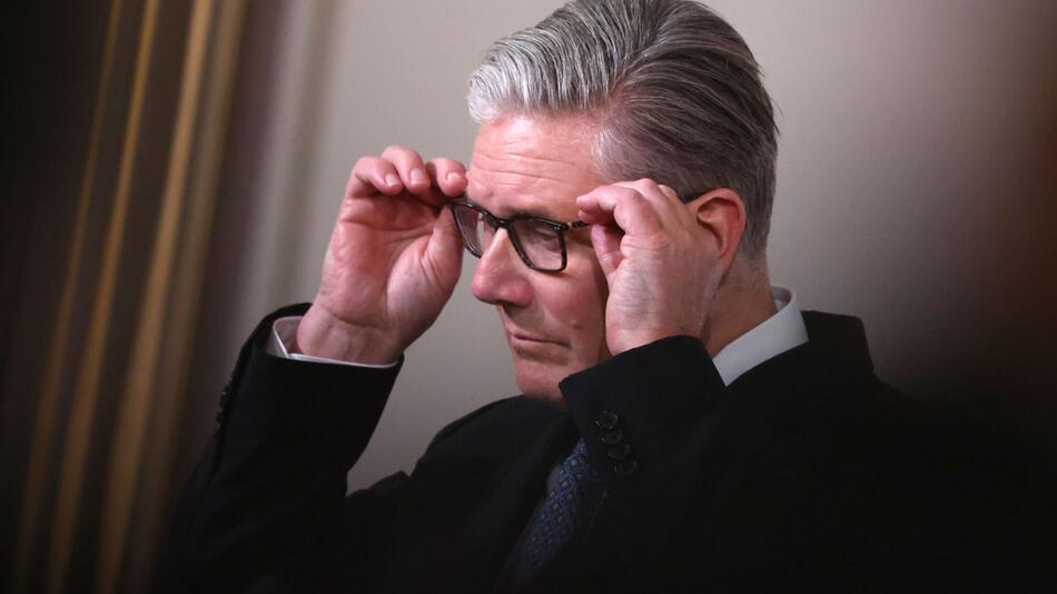Trotz Wahldesaster: Starmer will "nicht davonlaufen"
