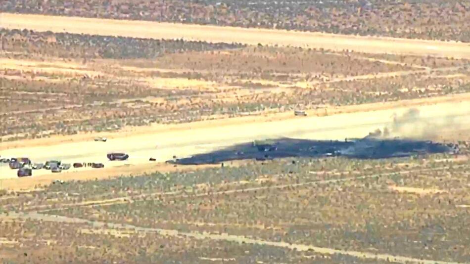 Riesiger US-Bomber stürzt in der Mojave-Wüste ab