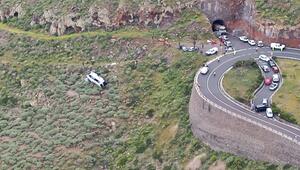 Bus stürzt auf Kanareninsel Böschung hinab