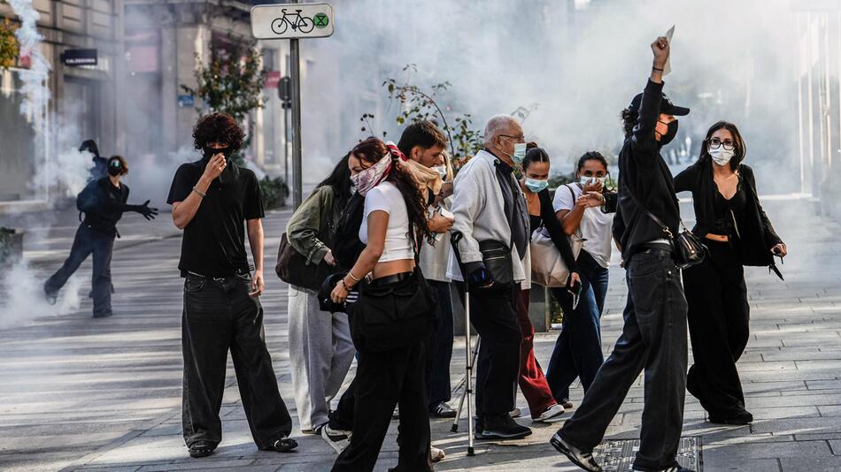 Steht Frankreich vor einer sozialen Revolte?