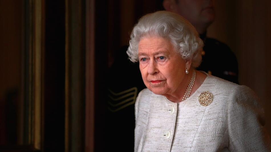 Queen Elizabeth II., Taufe Prinz Louis