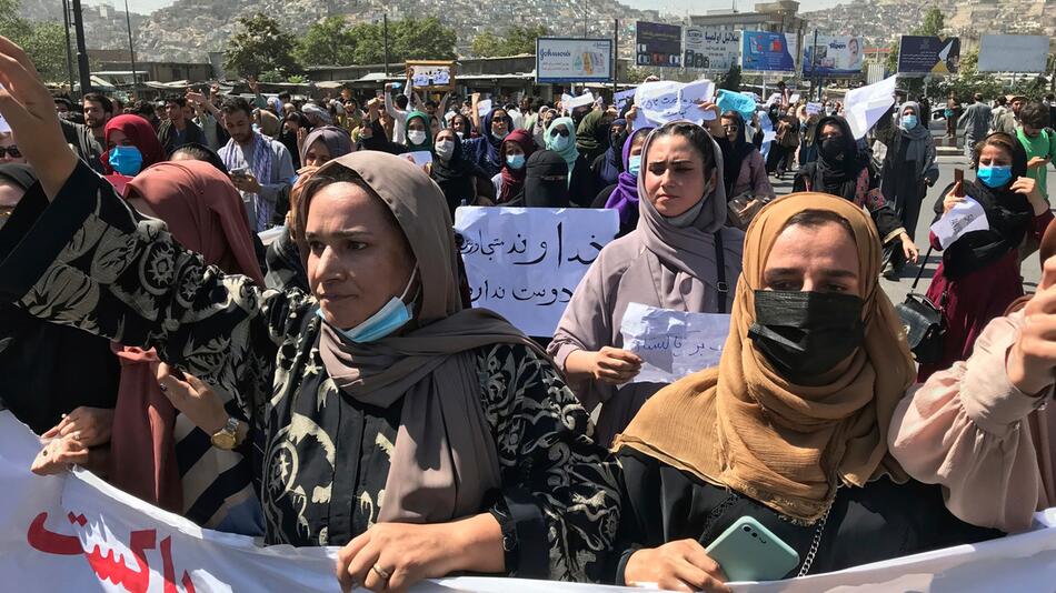 Konflikt in Afghanistan - Proteste für Frauenrechte in Kabul