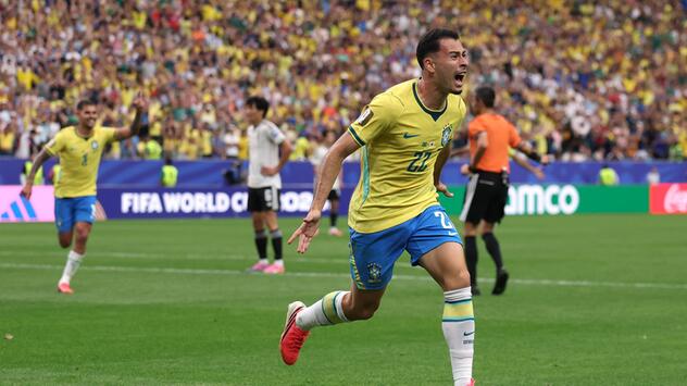 Gabriel Martinelli bejubelt Brasiliens Siegtreffer in der Nachspielzeit.