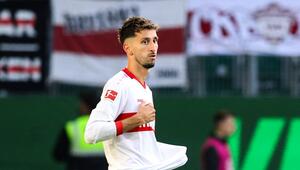 VfB-Kapitän Atakan Karazor während des Spiels beim VfL Wolfsburg