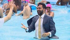 Sprung im Anzug: New Yorks Bürgermeister Mamdani eröffnet die Freibad-Saison