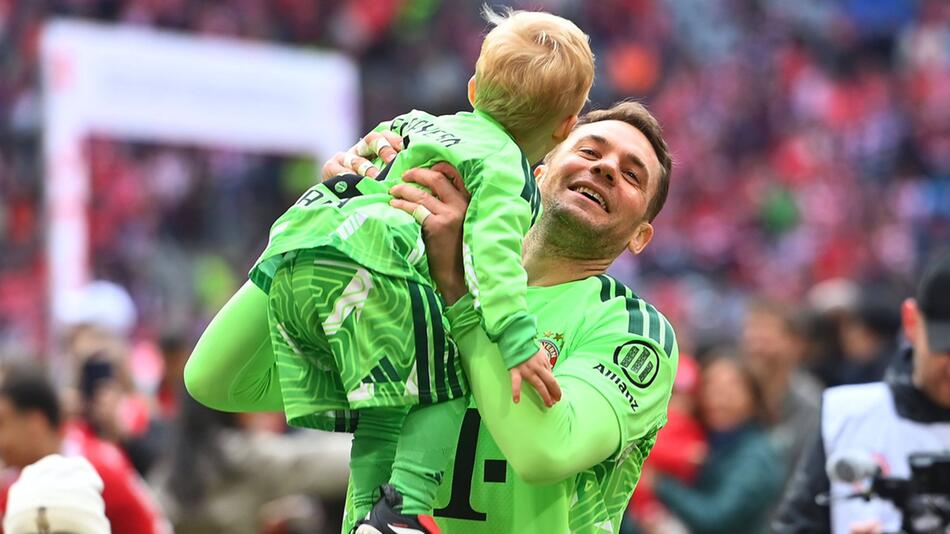 Manuel Neuer und Sohn Luca: Süße Szenen auf dem Spielfeld