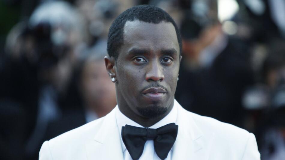 Ein Video aus dem Jahr 2016 soll zeigen, wie Rapper Sean "Diddy" Combs seine damalige Freundin ...