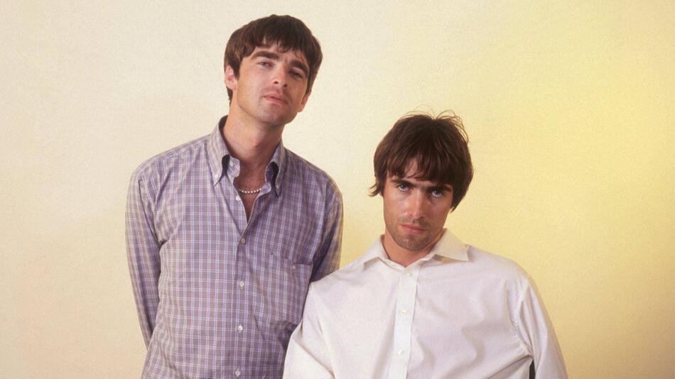 Liam und Noel Gallagher (r.) haben jetzt insgesamt 17 Termine für die Oasis-Tour angekündigt.